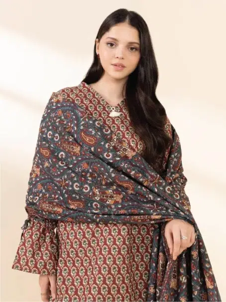 Sapphire Printed Khaddar D-07 -3, Maroon color, close-up of digital printed khaddar dupatta.