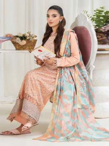 Close-up of Coco Cherry by Gulljee D-03 in Mandys Pink highlighting delicate details.