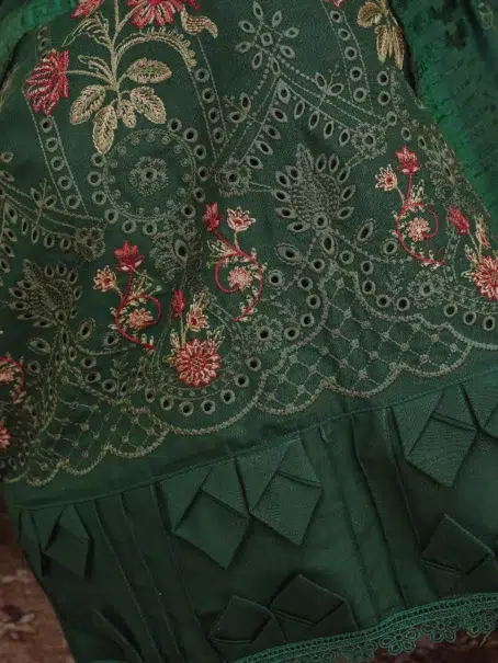 Dil E Naaz By Aalaya D-02 green dress close-up embroidery details