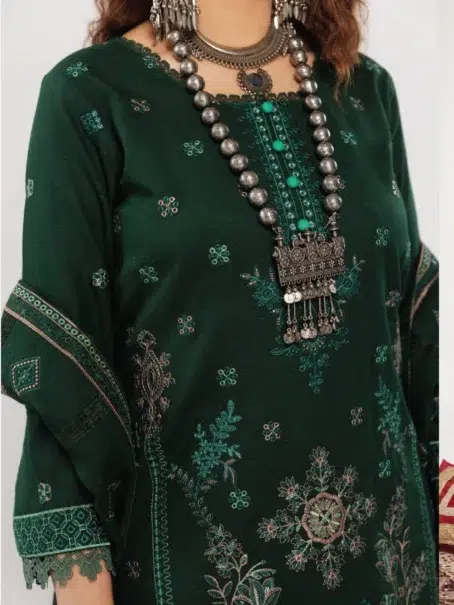 "Close-up of embroidery details on Rangraiz By Mahay D-01 in Green color"