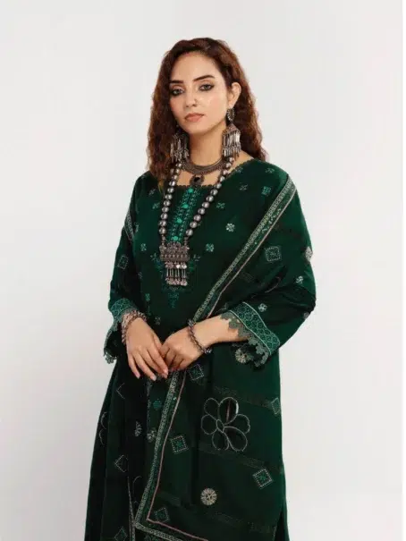 "Full set of Rangraiz By Mahay D-01 unstitched Green suit with embroidery"