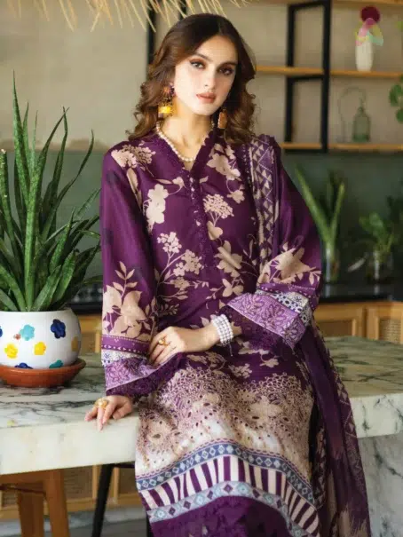 "Close-up of Aafreen by Riaz Arts AF-160 lawn collection featuring exquisite embroidery and threadwork."