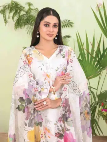 Close-up of embroidery on Erva by Tawakkal D-1712 shirt & dupatta