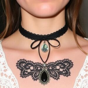 Chokers From simple black bands to elaborate lace or pendant styles, chokers were a must-have.