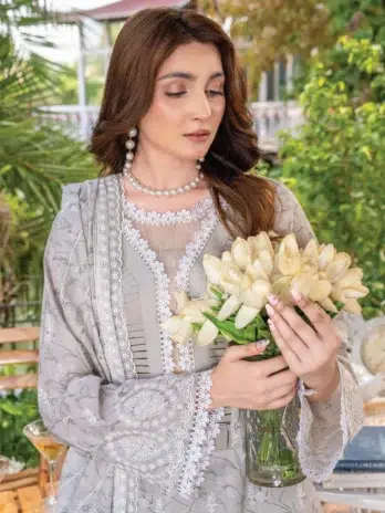 Full display of Aalaya D-06 3-piece lawn suit