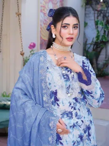 Embroidery detail on Lawnkari By Riaz Arts 2005 shirt