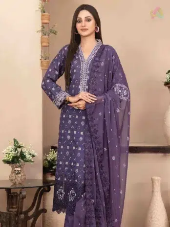 Detailed embroidery close-up of daman and neckline of Mira Nur D-1369