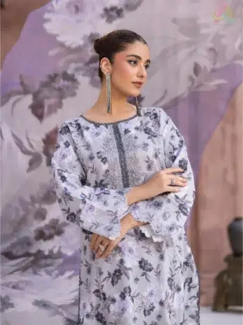 Full suit view of Sanam Saeed by Puri Fabrics D-09 worn by model, complete with chiffon dupatta and plain trouser, styled for elegance.