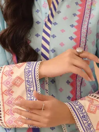 Zoomed-in detail of Zellbury D-13’s digital printed Doria dupatta and shirt, highlighting print clarity and fine fabric texture from Zellbury clothing.