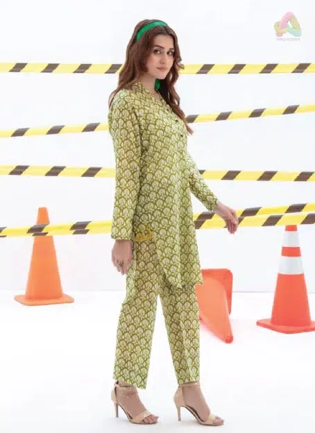 Complete look of Identic By Regalia Textile D-05 two-piece cambric suit from Regalia Textile clothing, styled for modern fashion elegance