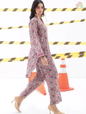 Complete look of Identic By Regalia Textile D-06 two-piece suit from Regalia Textile Fabrics, part of Regalia Textile collection 2025.