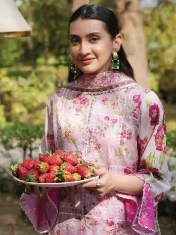 Close-up of boring embroidery and digital print on Twinkling by Binaas D-10, highlighting fine craftsmanship and summer texture