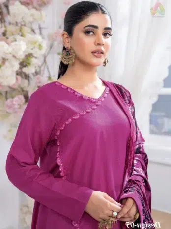 Pahali by Riaz Arts D-05 close-up highlighting Dhanak Zari Wool Shirt embroidery and velvet cutwork shawl details with superior craftsmanship.