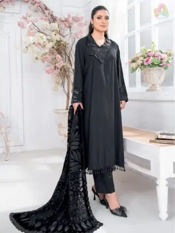Pahali by Riaz Arts D-06 front view highlighting Dhanak Zari Wool Shirt, Velvet Cutwork Shawl, and Plain Trouser in luxury winter collection design.