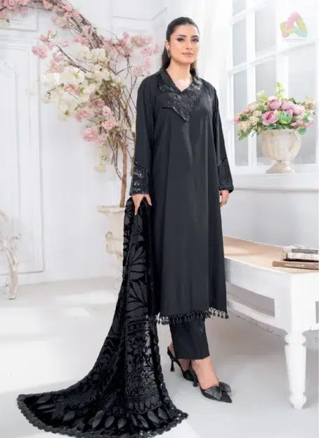 Pahali by Riaz Arts D-06 front view highlighting Dhanak Zari Wool Shirt, Velvet Cutwork Shawl, and Plain Trouser in luxury winter collection design.