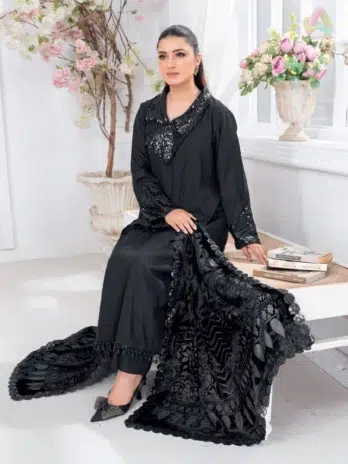 Pahali by Riaz Arts D-06 complete 3-piece luxury winter outfit featuring Dhanak Zari Wool Shirt, Velvet Shawl, and Plain Trouser.