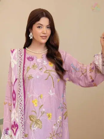 Close-up of embroidery details on Tazeen by Johra JW-175 shirt, showcasing fine craftsmanship and rich Staple Slub fabric texture.