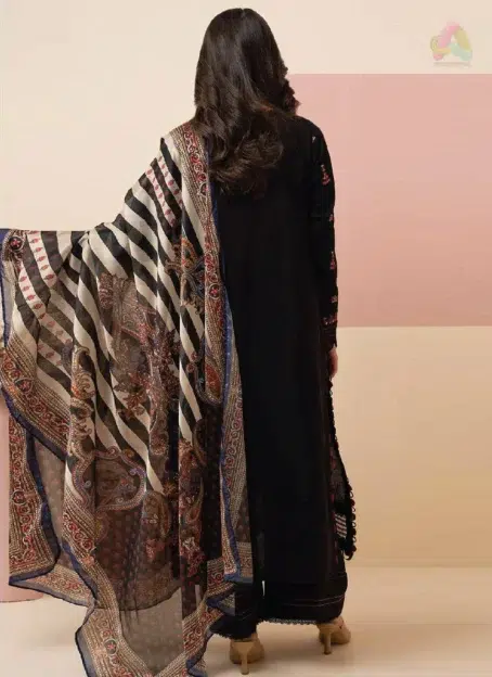 Back view of Zellbury by Al-Rahim Textile D-07 highlighting embroidered stripe lawn shirt design paired with digital printed tissue silk dupatta and cambric trouser.