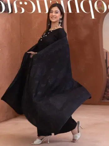 Rang E Mehfil By Mahay Vol 2 D-05 full outfit featuring fancy peach shirt, velvet jacquard shawl, and plain trouser.