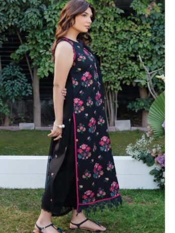 Full Image: Full View – Whiscal by Celts D-01 Lawn Suit with Chiffon Dupatta